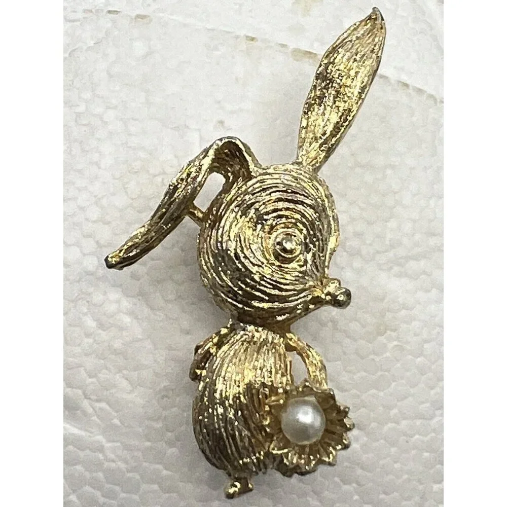 Brooch Bunny Rabbit Pin Holding Flower w/ Pearl Brushed Gold Tone 2” Easter Gift